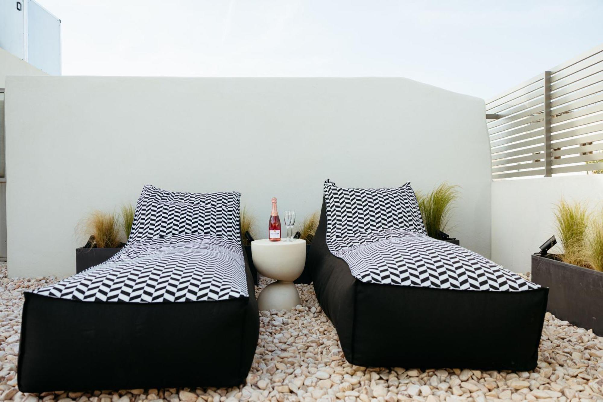 Num Suites & Lofts Athena Bagian luar foto